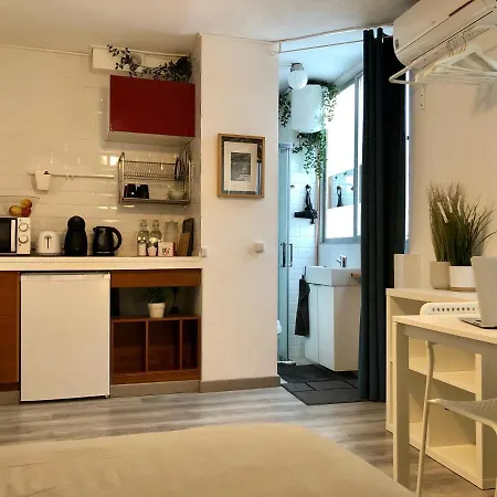 4studios Bed & Breakfast 2*